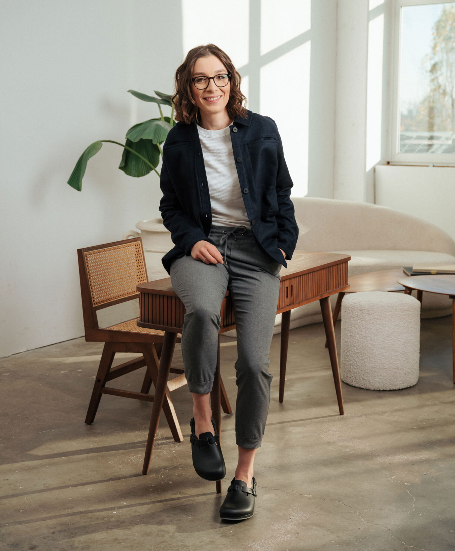 Stehendes Portrait von Cecilia Barriga, Ernährungsberaterin für Adipositas Erkrankte